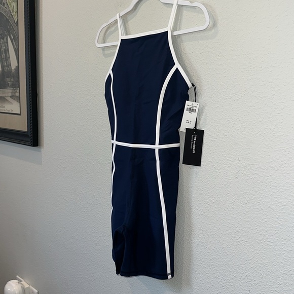 NWT Abercrombie and Fitch YPB sculptLUX High-Neck Onesie - Picture 2 of 4